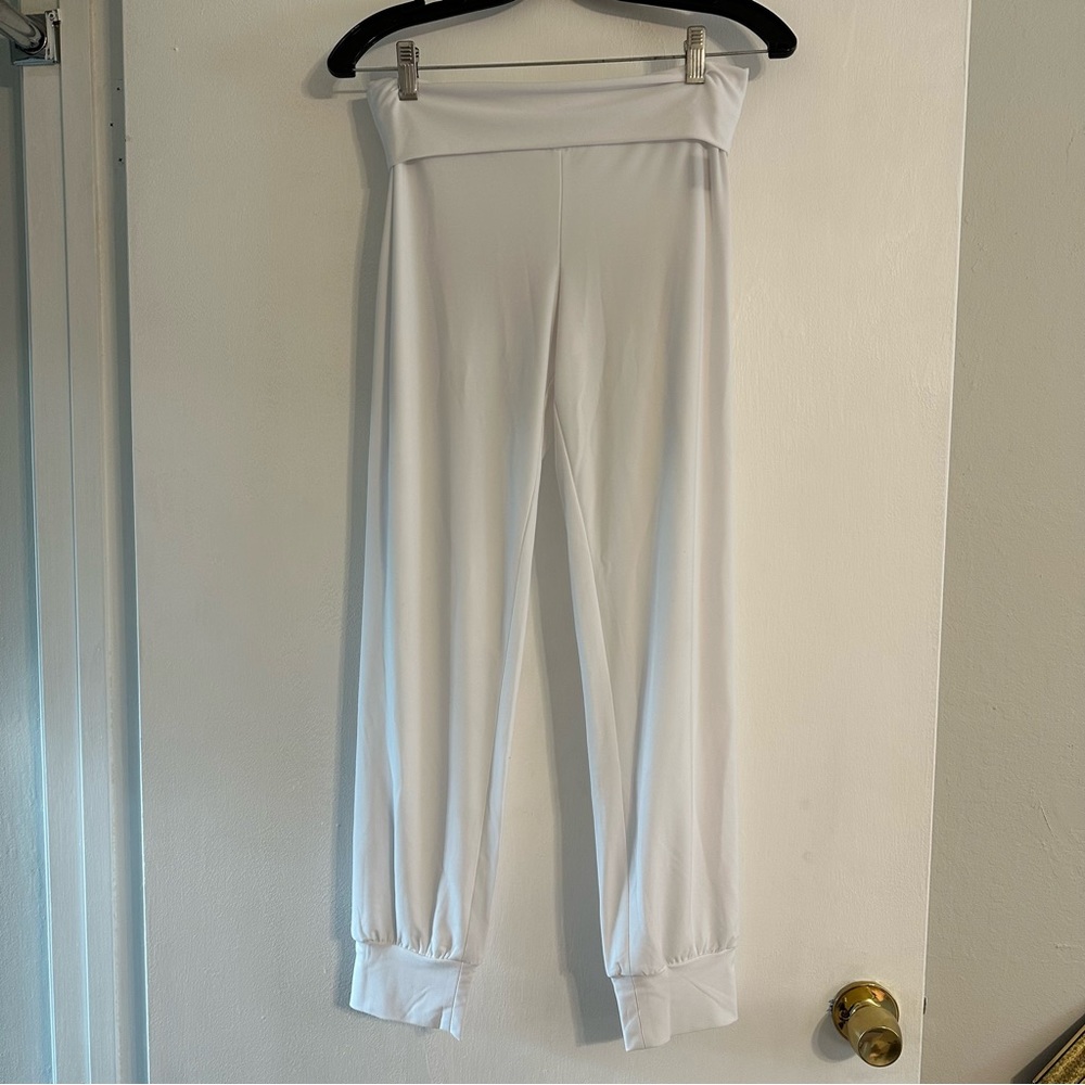 Norma Kamala white joggers